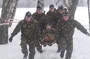 Переноска раненого.jpg