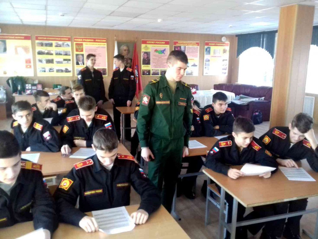 Курсанты Военного университета на практике в Московском СВУ (1).jpg