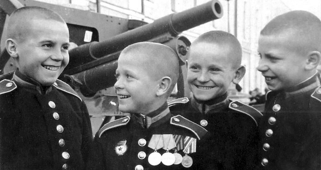 День рождения суворовских училищ.jpg