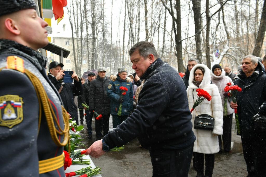 В Химках открыли мемориальную доску в честь воина СВО, выпускника Московского СВУ 1978 года Артура Уланова. - 3.jpg В Химках открыли мемориальную доску в честь воина СВО, выпускника Московского СВУ 1978 года Артура Уланова. - 3.jpg