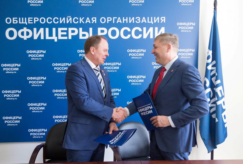 Московские суворовцы и Офицеры России.jpg
