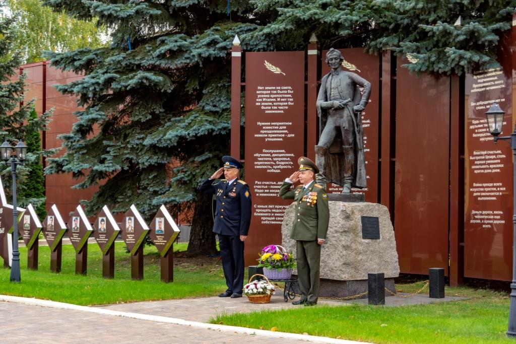 10 лет Суворовской традиции Внук-сын-отец-дед 20123год (2).jpg