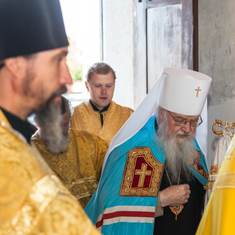 Суворовский Храм Передача мощей и Первая Литургия (3).jpg
