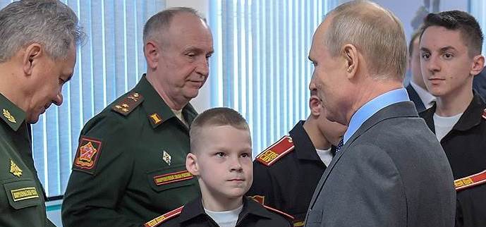 Путин и суворовцы.jpg