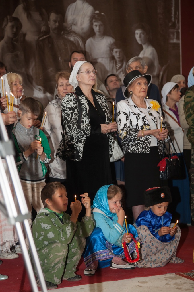 Суворовский Храм Передача мощей и Первая Литургия (9).jpg