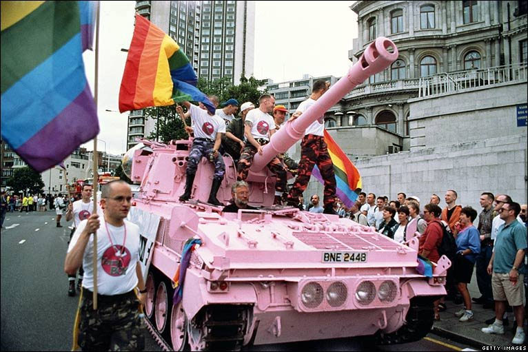 Гей парад в Киеве 2014.jpg