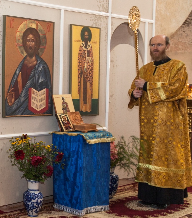 Суворовский Храм Передача мощей и Первая Литургия (4.1).jpg