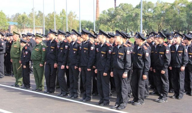Уссурийское СВУ. Передача Ковчега с мощами святых воинов (22).jpg