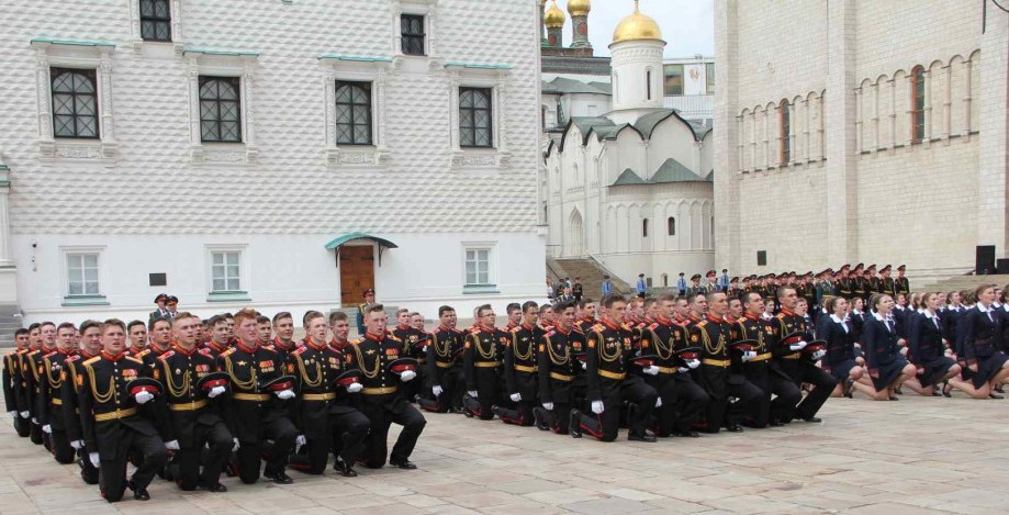Выпускной МсСВУ на Собороной площади 25.06.2016 ..jpg