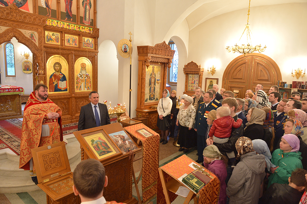 Свтые мощи в Госпиталь Вишневского 03.05.2015 (9).JPG