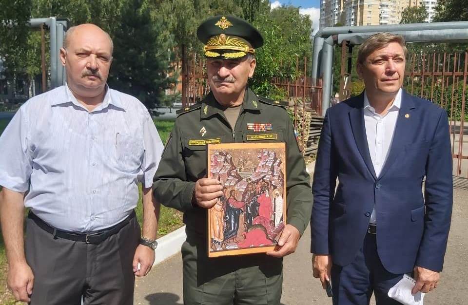 Военному госпиталю вручена икона святого праведного Лазаря (1).jpg