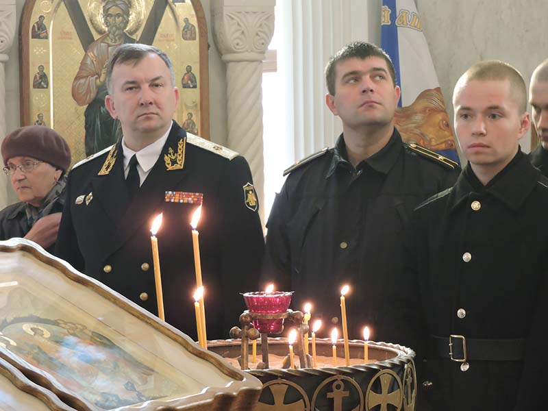 ЧЕРНОМОРСКОМУ ФЛОТУ ПЕРЕДАНЫ СВЯТЫНИ (9).jpg