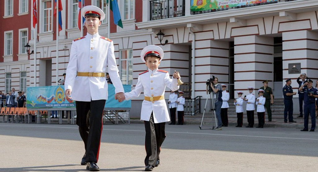 Тульское суворовское военное училище.jpg