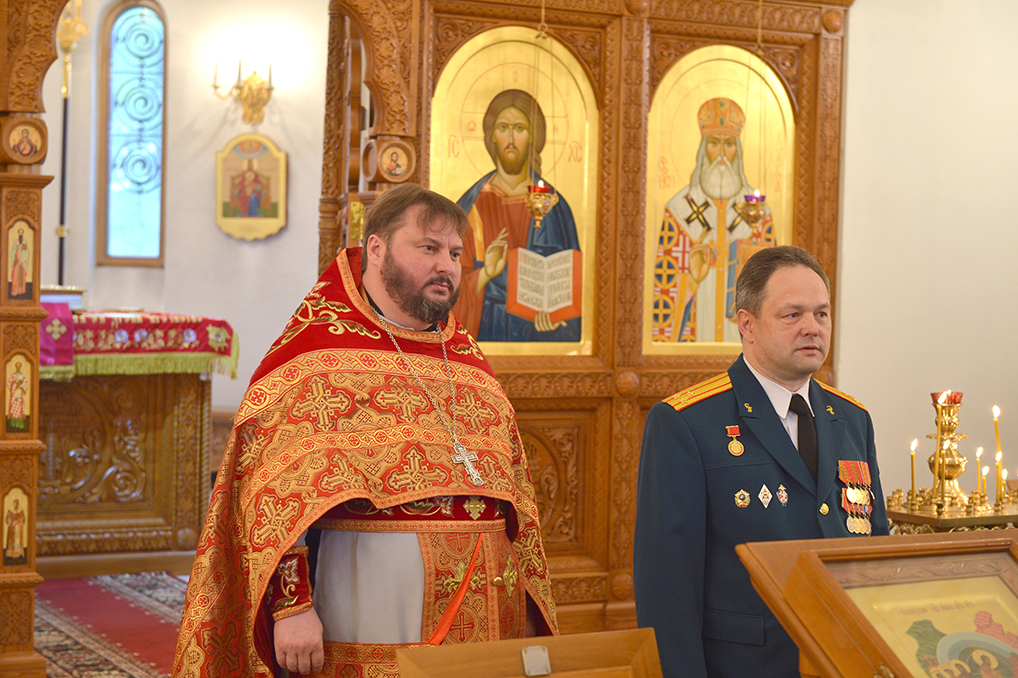 Свтые мощи в Госпиталь Вишневского 03.05.2015 (11).JPG