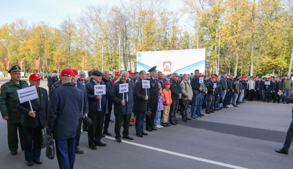 Московскому СВУ вручили икону Александра Невского, написанную на бронеплите участника СВО - 11.jpg