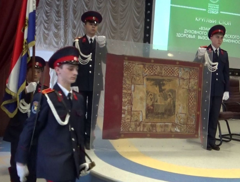 Знамена Императоских кадетских корпусов в Самаре.jpg