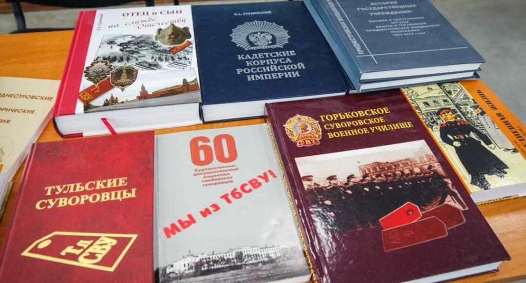Суворовское училище получило книги военного историка Владлена Гурковского (3).jpg