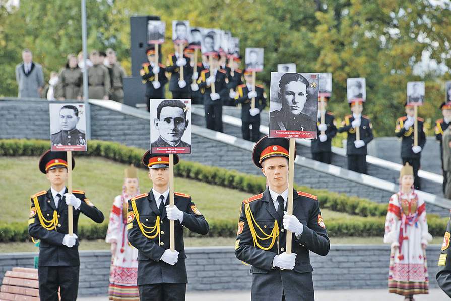 Аллея регионов.jpg