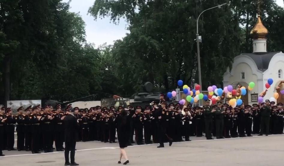 Последний звонок в Московском СВУ - 3.jpg
