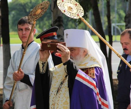 Уссурийское СВУ. Передача Ковчега с мощами святых воинов.jpg