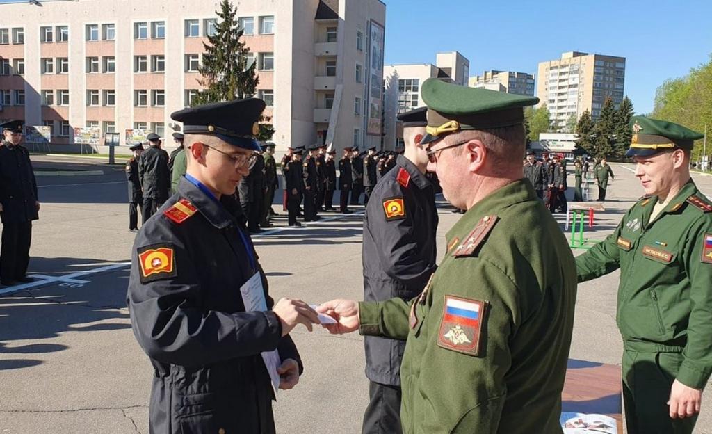 Московских суворовцев наградили знаками и удостоверениями ГТО.jpg