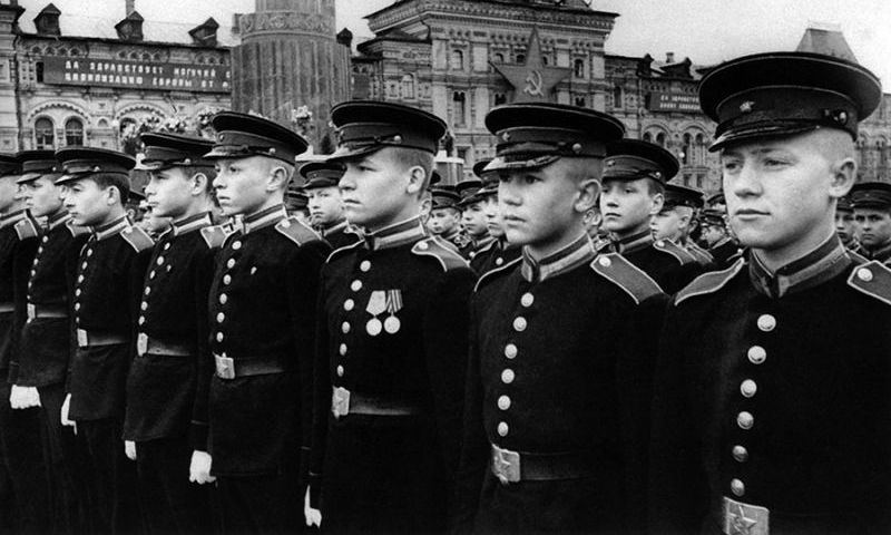 Суворовцы на Параде Победы 1945..jpg