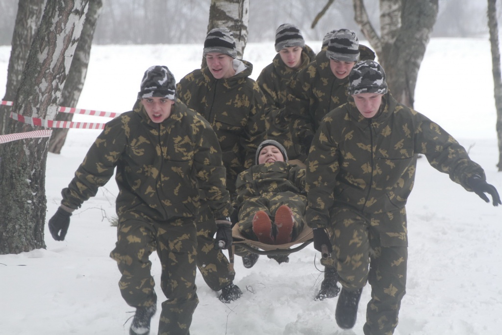 Переноска раненого.jpg