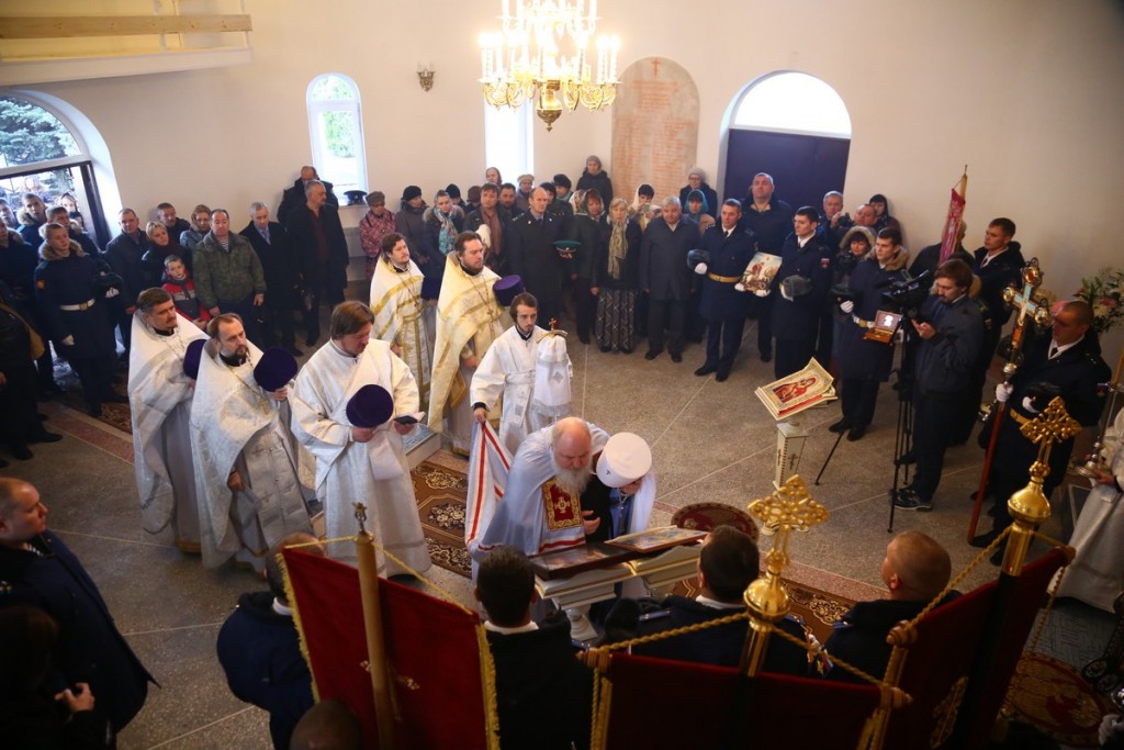 Передача святынь Ставропольскому ПКУ и ВЧ края (14).jpg