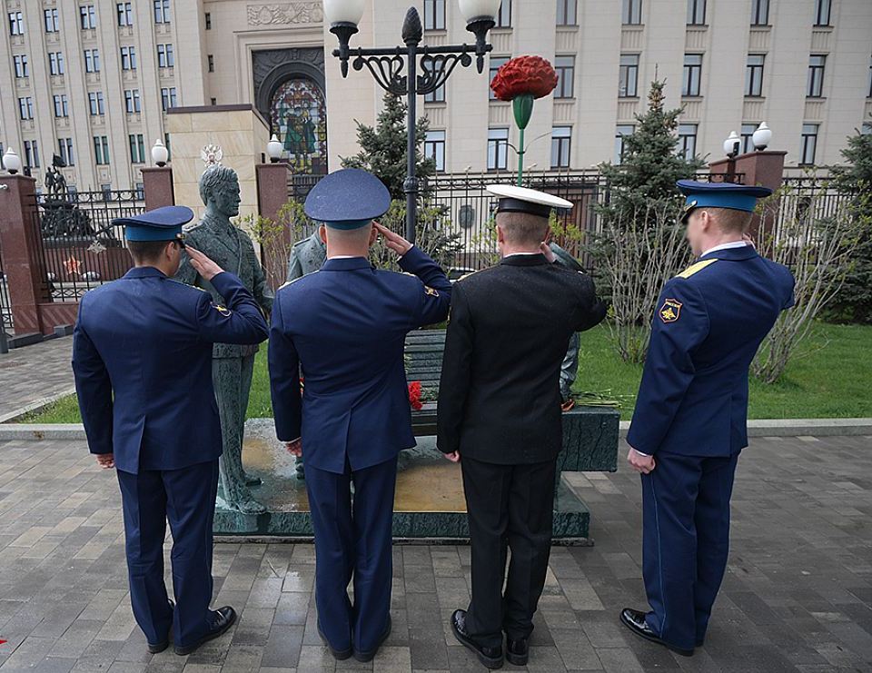 16 русских спецназовцев против 300 боевиков (3).jpg