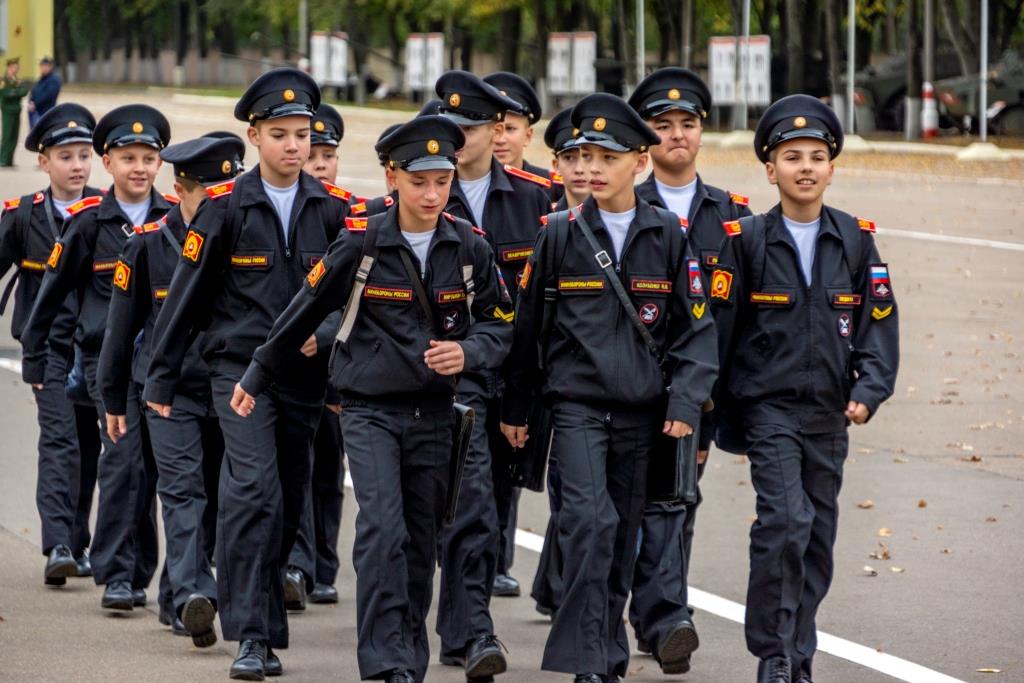10 лет Суворовской традиции Внук-сын-отец-дед 20123год (8).jpg