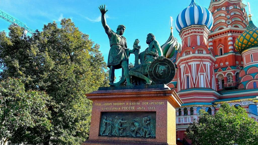 Памятник Кузьме Минину и Дмитрию Пожарскому.jpg