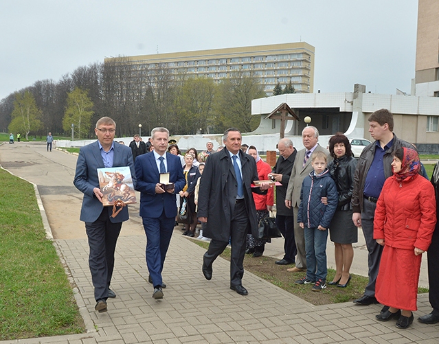 Свтые мощи в Госпиталь Вишневского 03.05.2015 (3).JPG