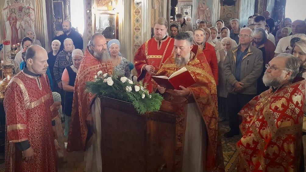 Московские суворовцы приняли участие в престольном празднике Храма преподобных Зосимы и Савватия - 2.jpg Московские суворовцы приняли участие в престольном празднике Храма преподобных Зосимы и Савватия - 2.jpg