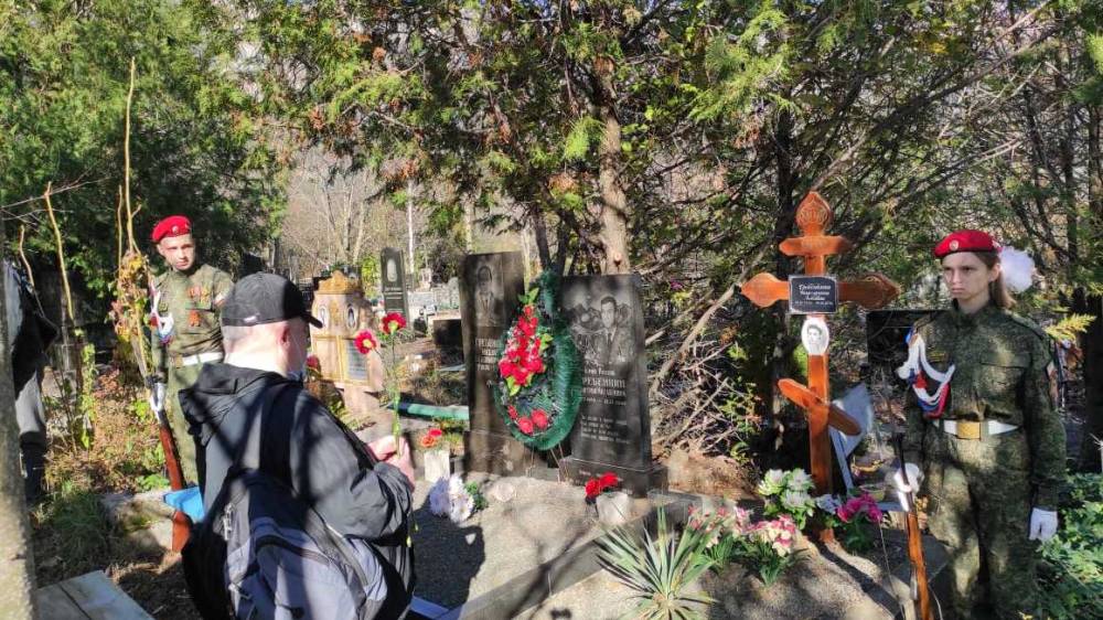 Ялтинцы почтили память Московского суворовца Героя России Дмитрия Гребёнкина - 4.jpg