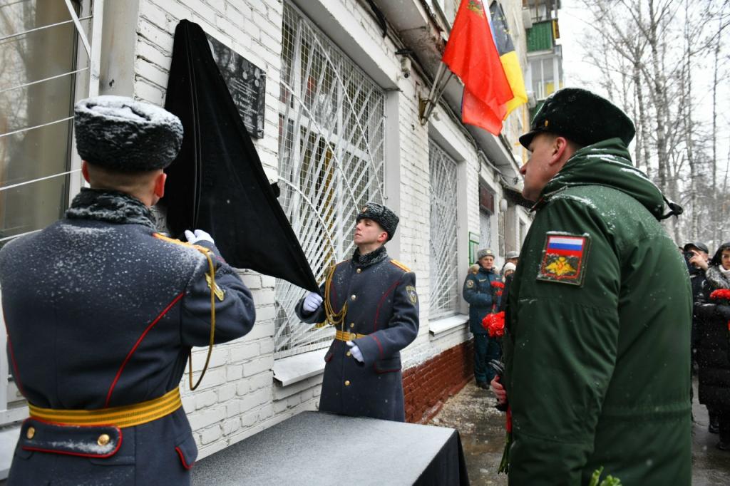 В Химках открыли мемориальную доску в честь воина СВО, выпускника Московского СВУ 1978 года Артура Уланова. - 2.jpg В Химках открыли мемориальную доску в честь воина СВО, выпускника Московского СВУ 1978 года Артура Уланова. - 2.jpg