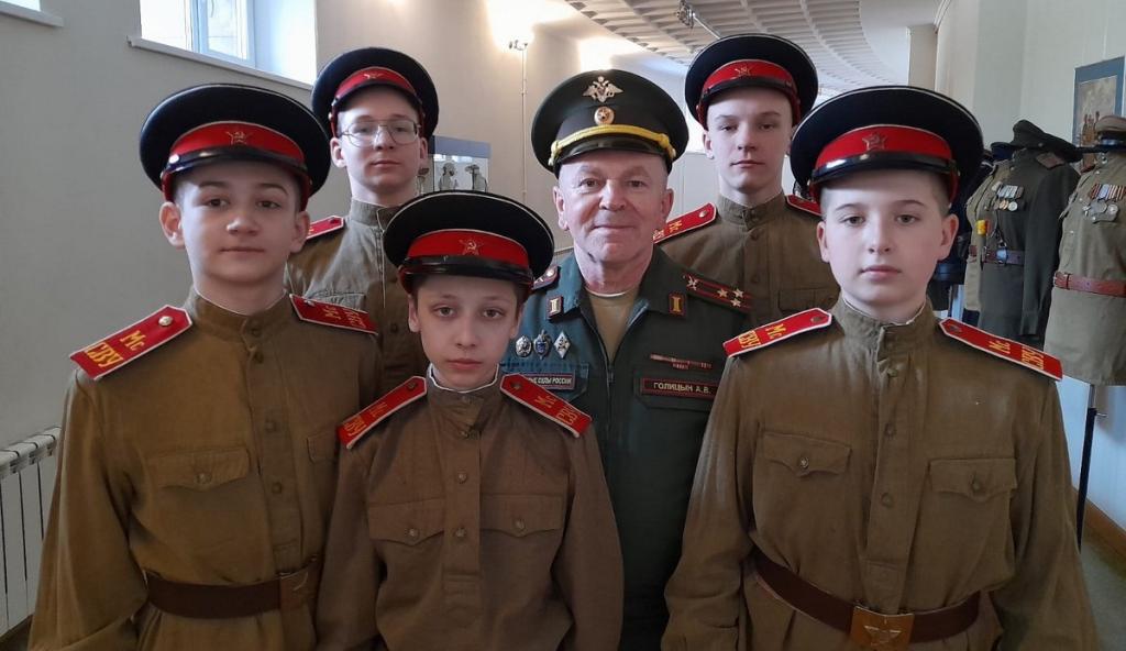 Суворовцы прикоснулись ко времени Великой Отечественной войны - 2.jpg