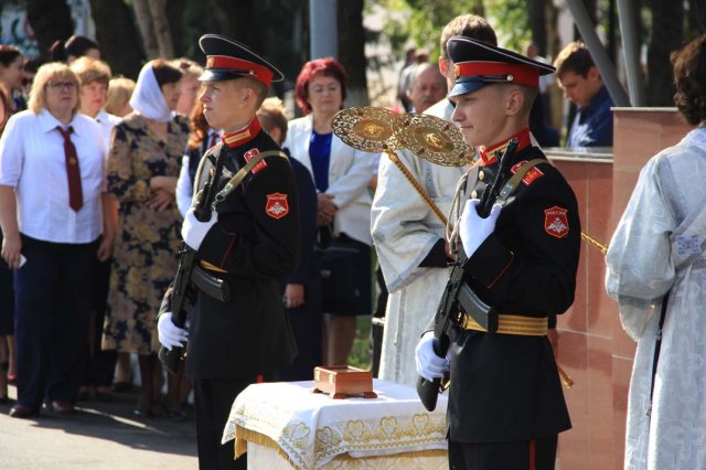 Уссурийское СВУ. Передача Ковчега с мощами святых воинов (10).jpg
