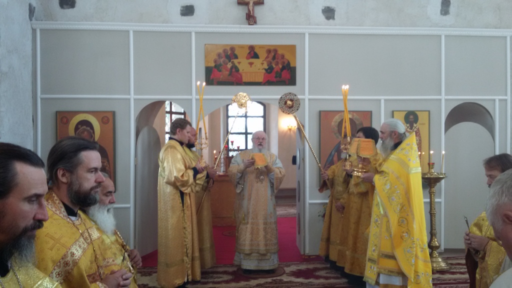 Суворовский Храм Передача мощей и Первая Литургия (8).jpg