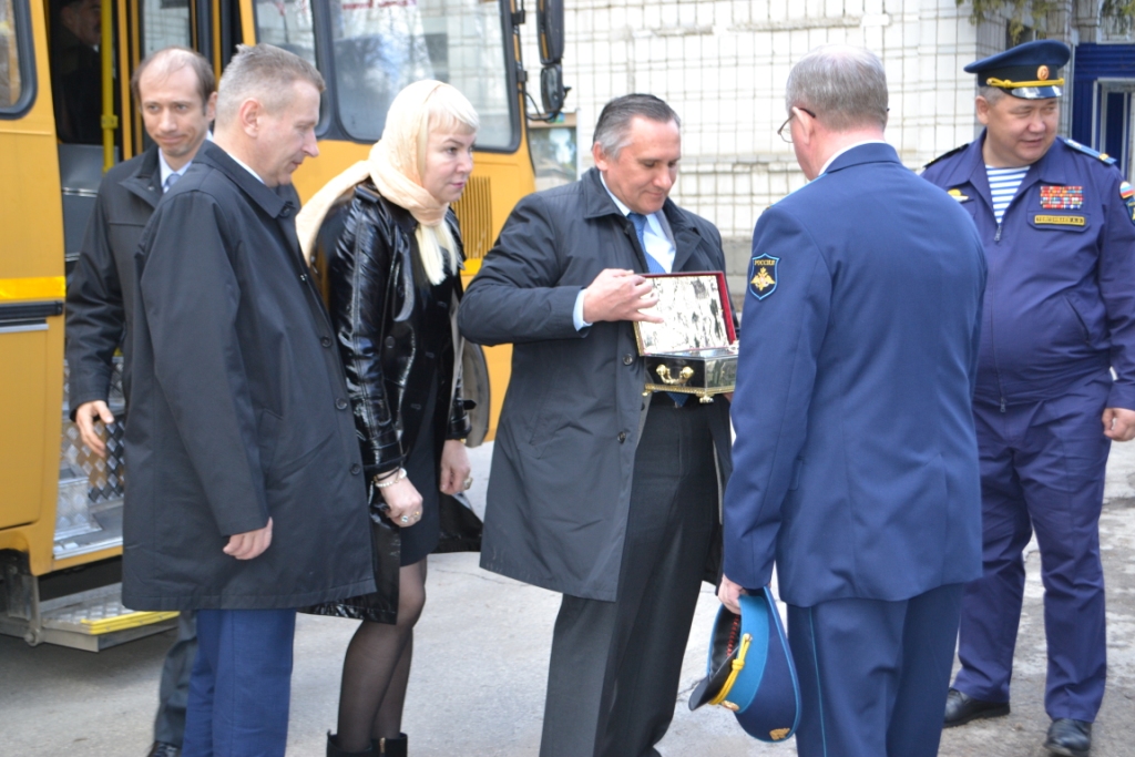 Вручение мощей в УГСВУ 18.04.2015 (1) .JPG