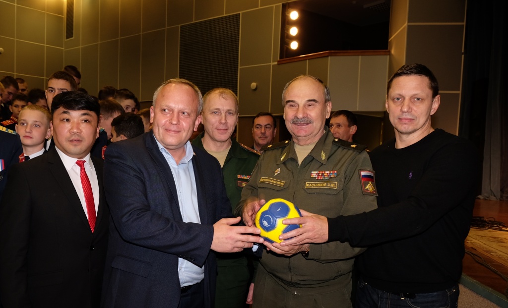Московское СВУ получило гандбольную экипировку..jpg