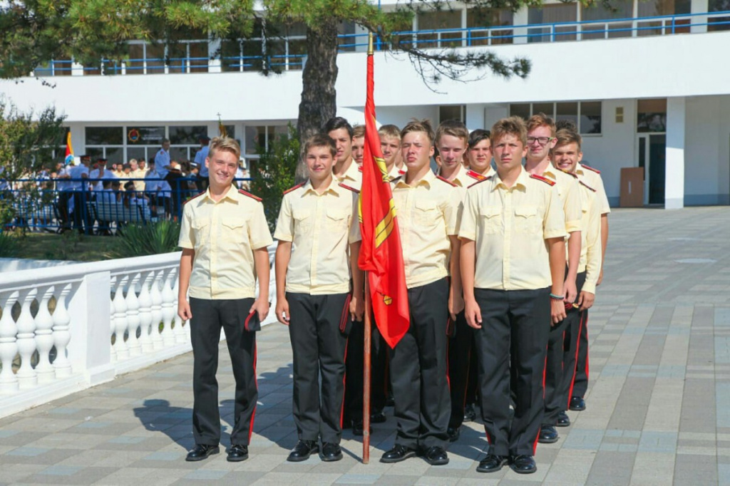 Московские суворовцы в Орленке.jpg