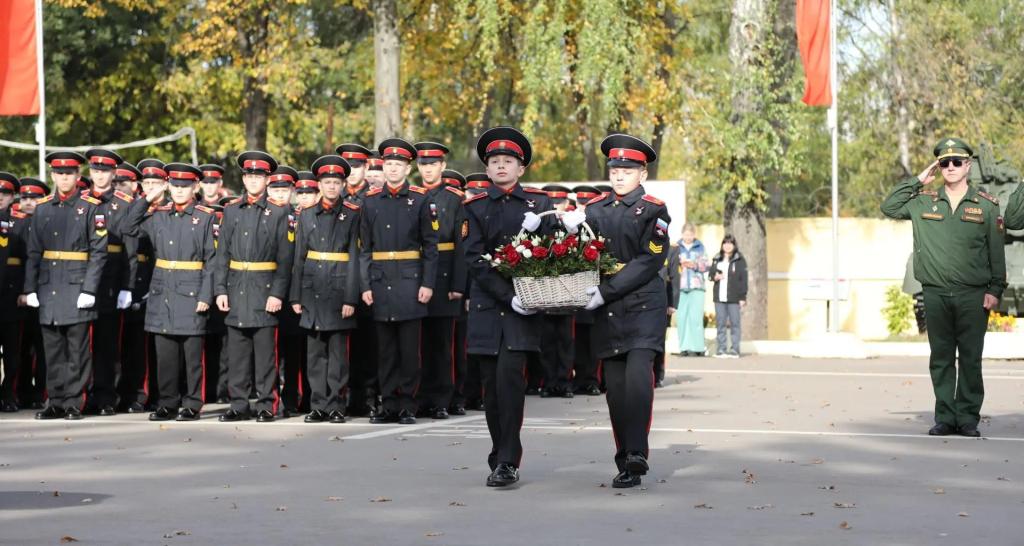 Московскому СВУ вручили икону Александра Невского, написанную на бронеплите участника СВО - 7.jpg