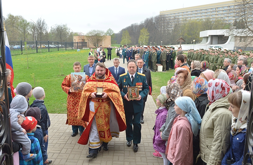 Свтые мощи в Госпиталь Вишневского 03.05.2015.JPG