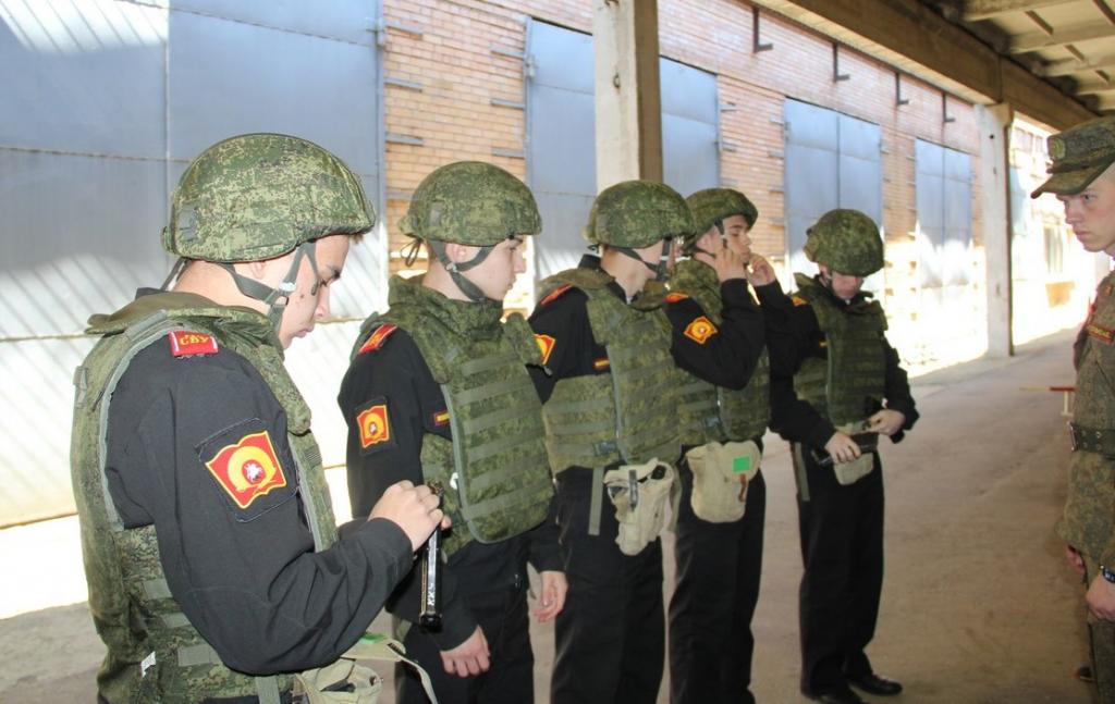 Первая стрельбы из АК-74 суворовцев Московского СВУ - 2.jpg