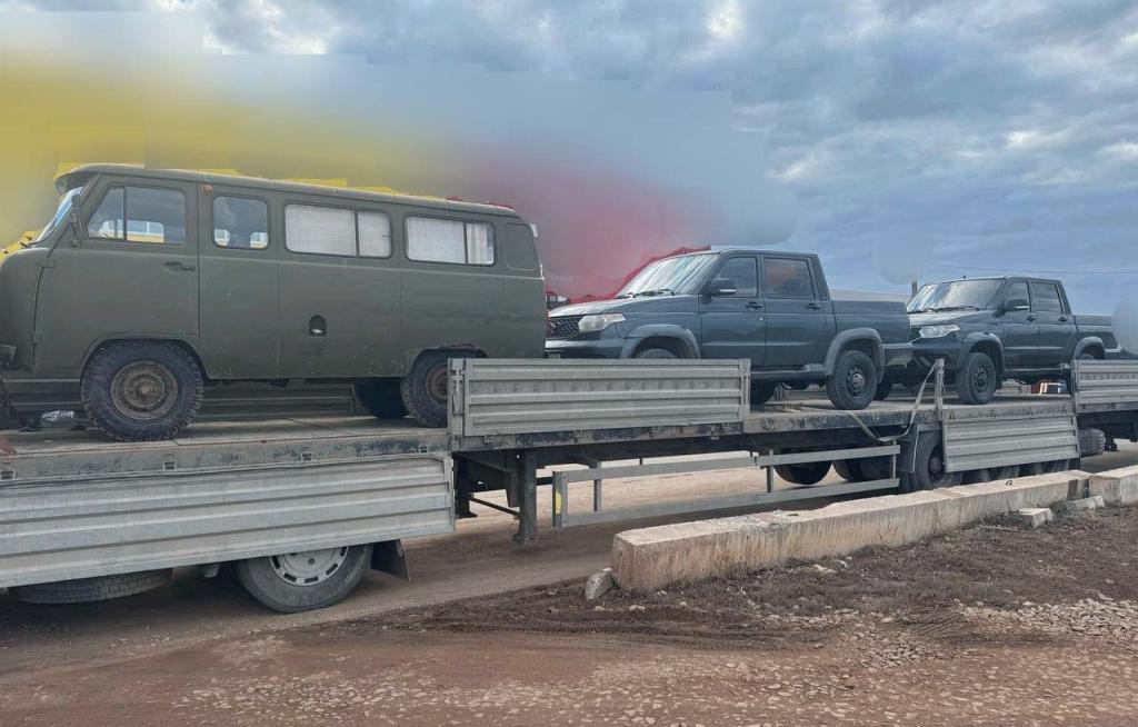 Отправили воинам Священной военной операции «буханку» и два внедорожника..jpg
