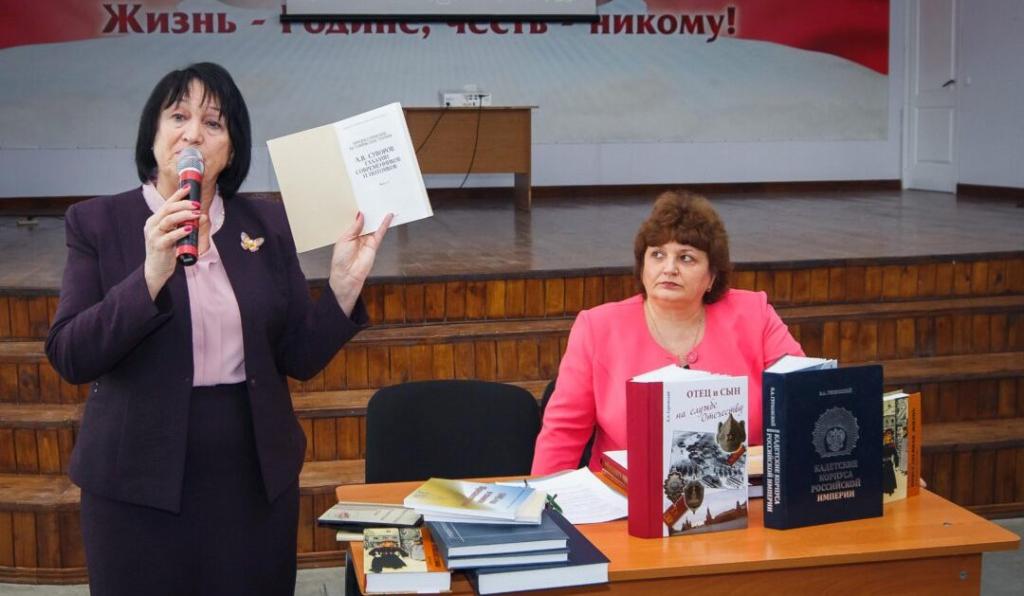 Суворовское училище получило книги военного историка Владлена Гурковского (2).jpg