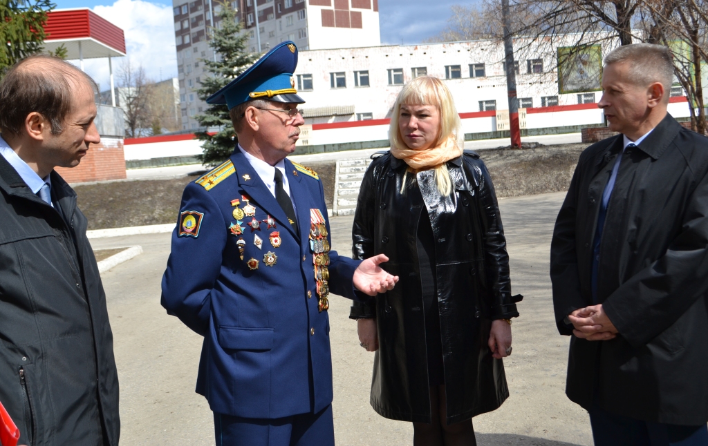 Вручение мощей в УГСВУ 18.04.2015 (12) .JPG