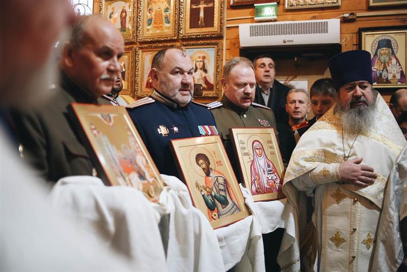 Кадетскому училищу вручили православные святыни (5).jpg