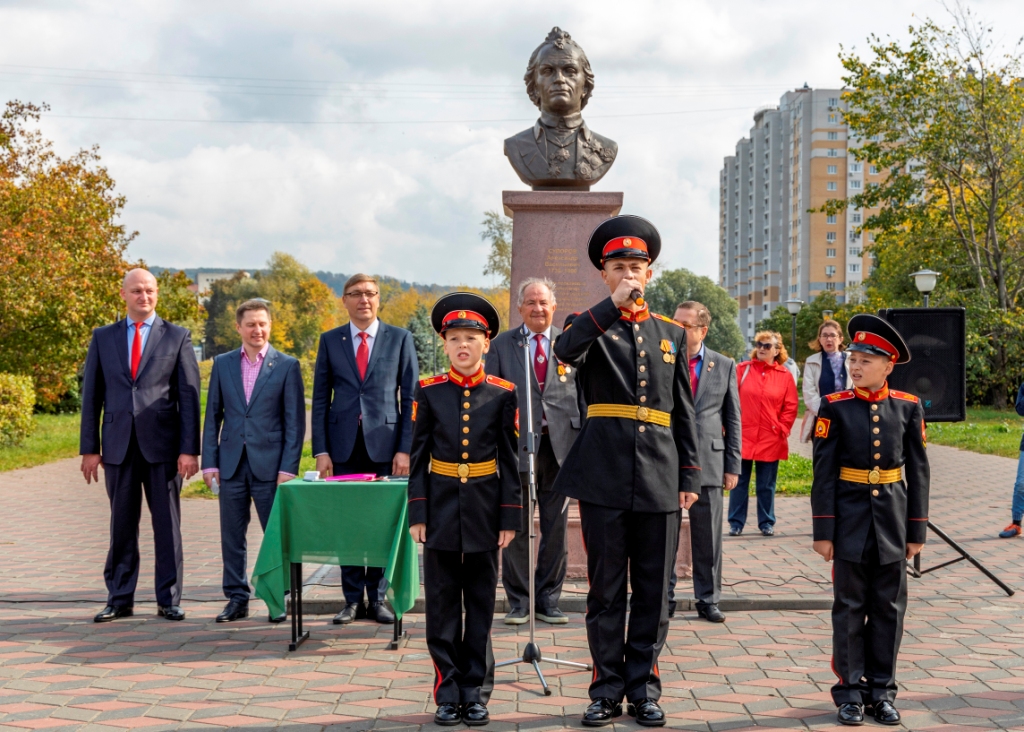 Знаменитые выпускники суворовского училища