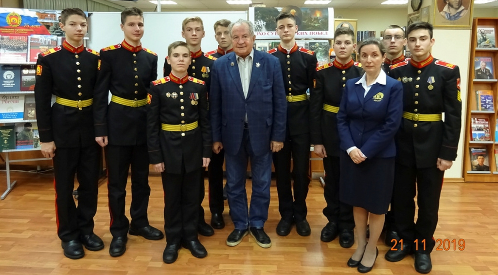 Встреча суворовцев МсСВУ с Гурковским В.А. (1).jpg